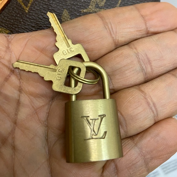 Louis Vuitton Speedy 30 - Picture 8 of 16